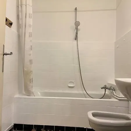 Appartement Charismatique Orangerie-10min Parlement Eu-wifi-tv *